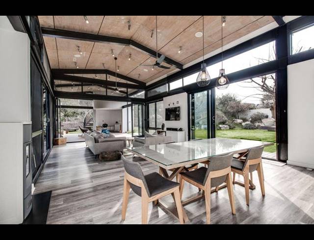 5 BEDROOM HOUSE FOR SALE IN HELDERFONTEIN ESTATE